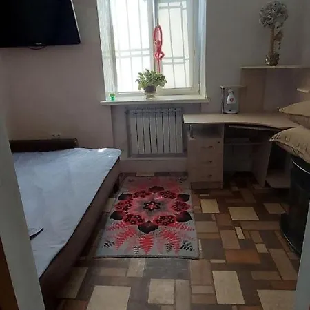 Апартаменти 2 кімнатна біля центра міста в одеському дворику